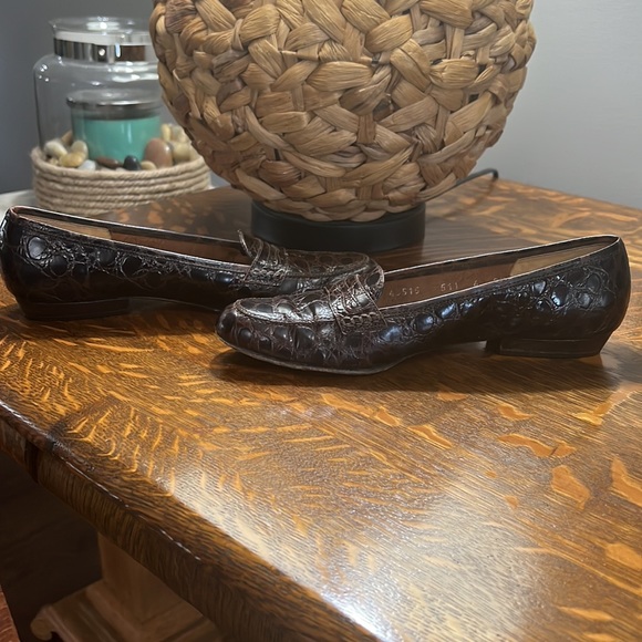 Salvatore Ferragamo brown embossed loafers - Picture 7 of 10